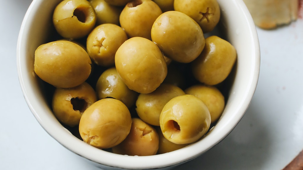 Can dogs eat green olives?